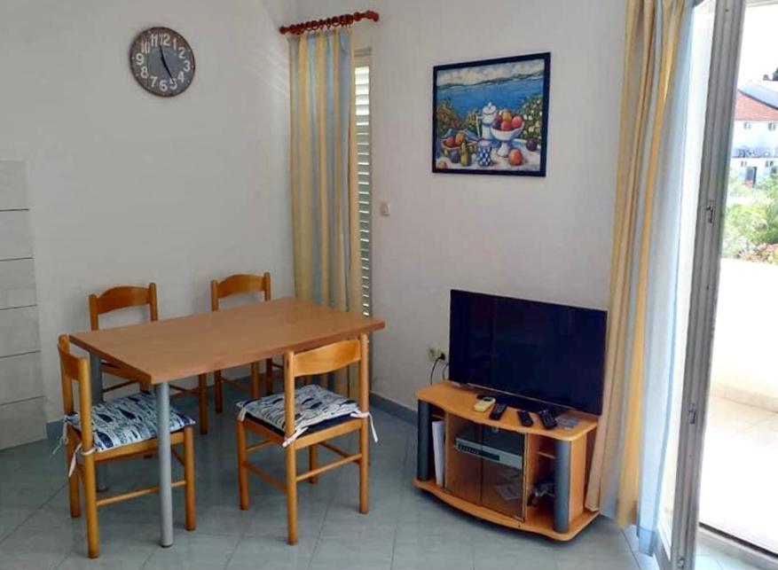 Apartments Leo เพทรอซาเน ภายนอก รูปภาพ