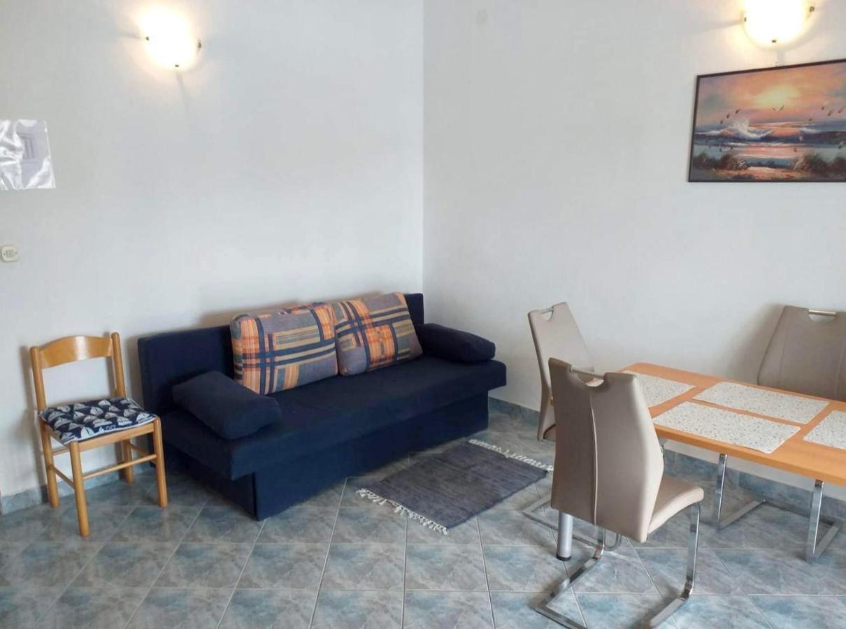 Apartments Leo เพทรอซาเน ภายนอก รูปภาพ