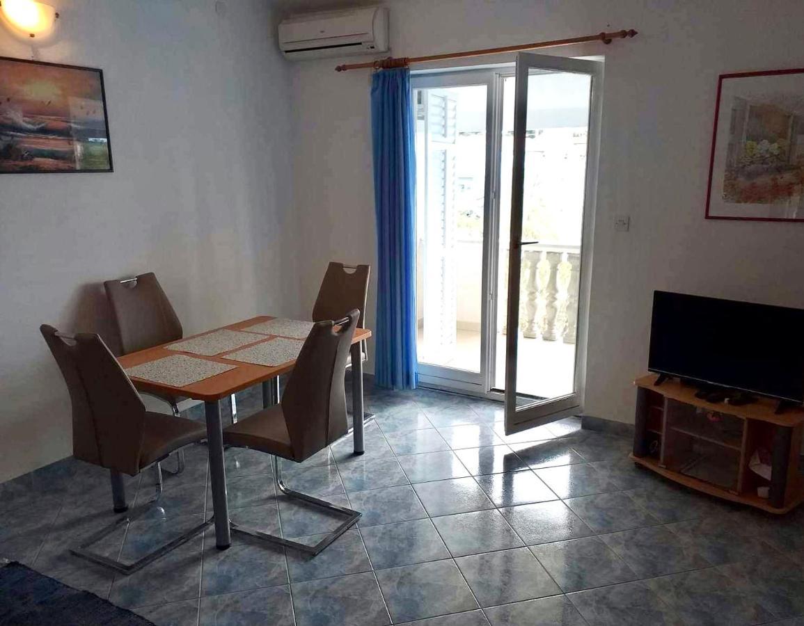 Apartments Leo เพทรอซาเน ภายนอก รูปภาพ