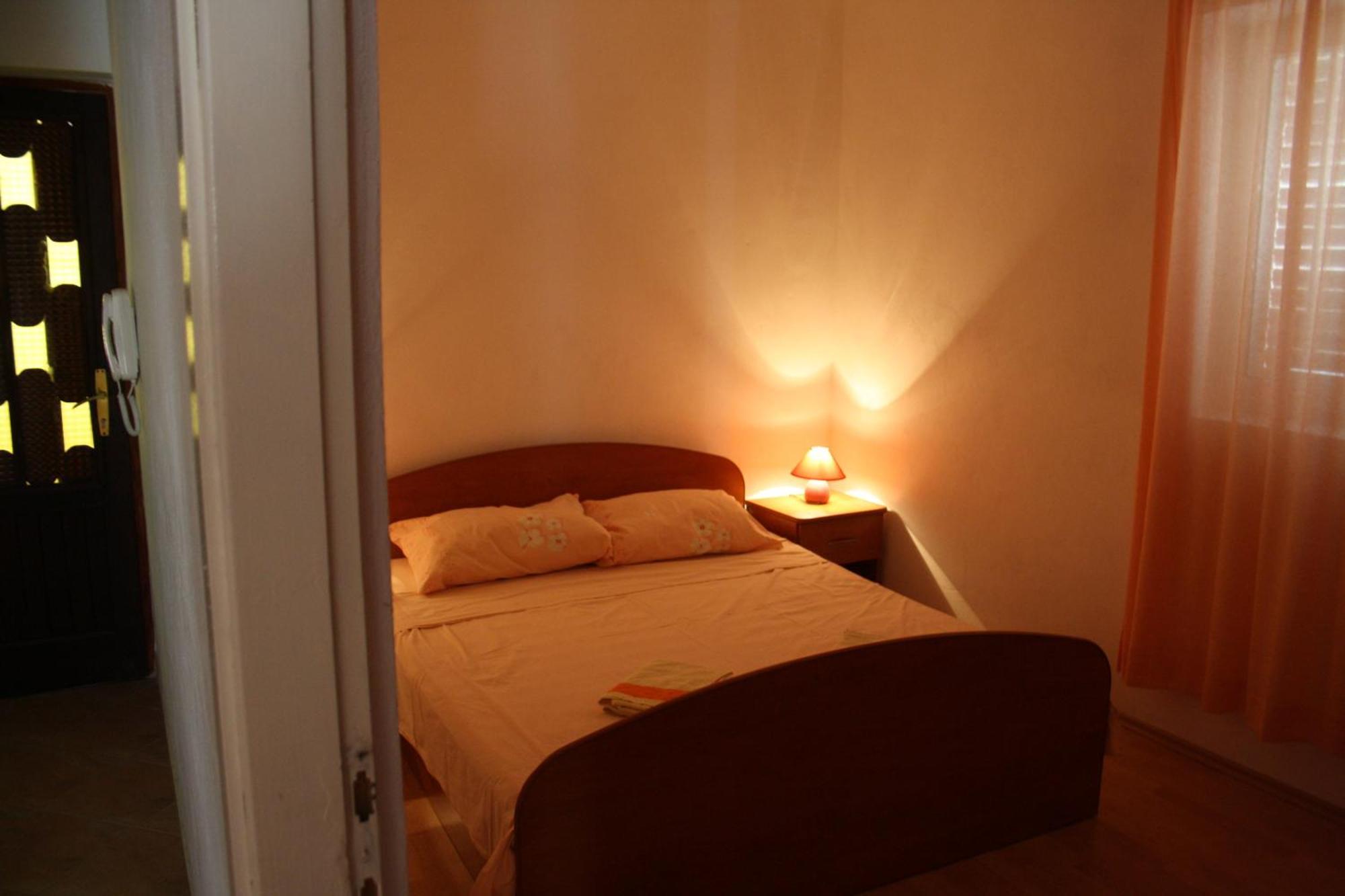 Apartments Leo เพทรอซาเน ภายนอก รูปภาพ