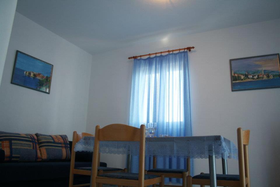 Apartments Leo เพทรอซาเน ภายนอก รูปภาพ